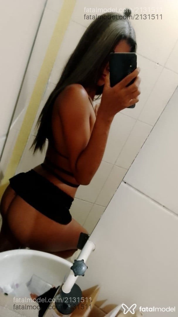 Acompanhante mulher morena (o) de olhos castanhos - Mia Acompanhante mulher morena (o) de olhos castanhos - Mia