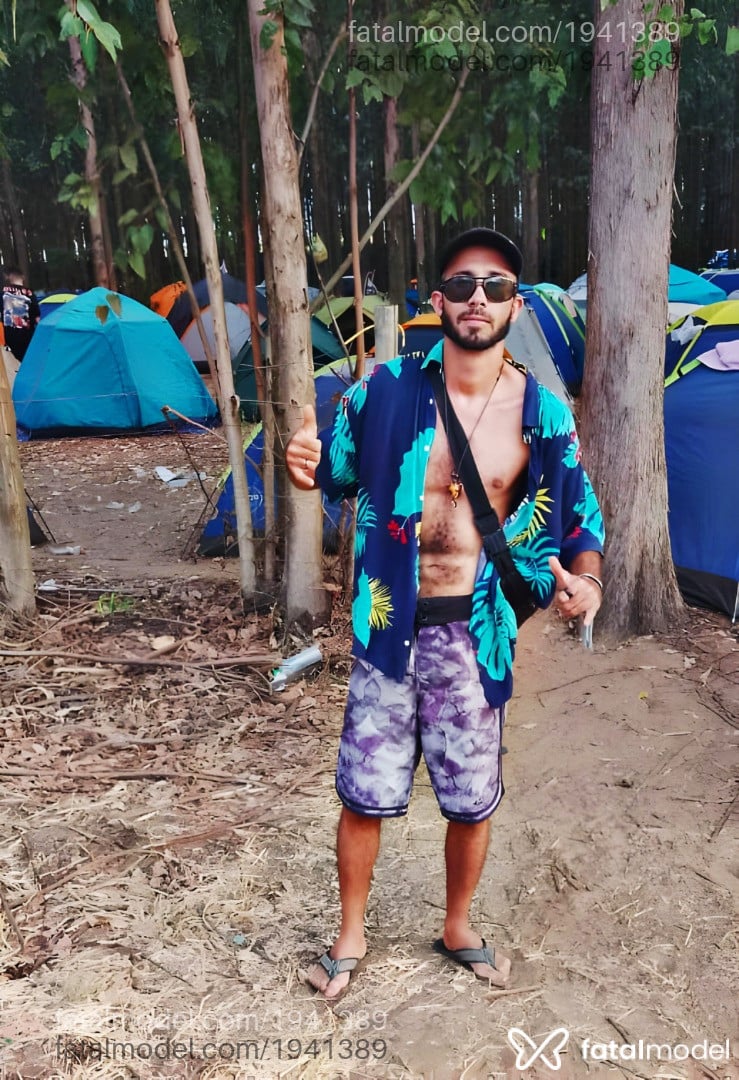 Acompanhante homem sem cabelo de olhos castanhos em Belo Horizonte Acompanhante homem sem cabelo de olhos castanhos em Belo Horizonte - Deivid Ferraz
