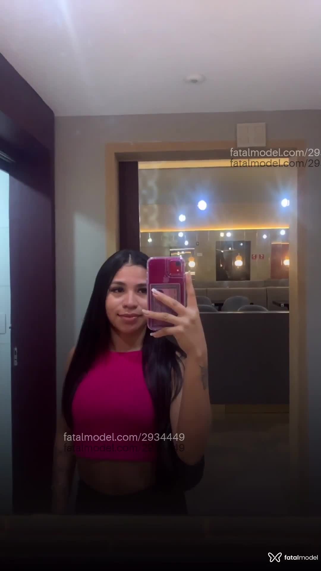 Acompanhante mulher morena (o) de olhos pretos em São Paulo - Sarah