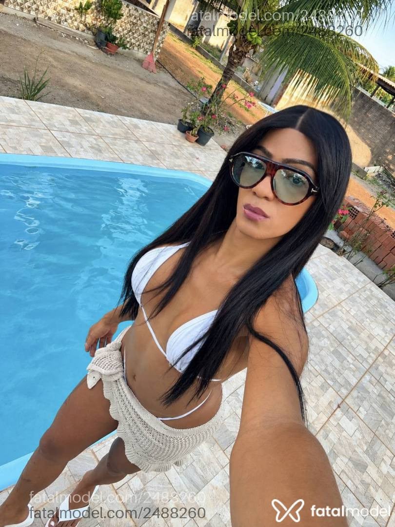 Acompanhante mulher trans morena (o) de olhos pretos - Thaynara Lopes
