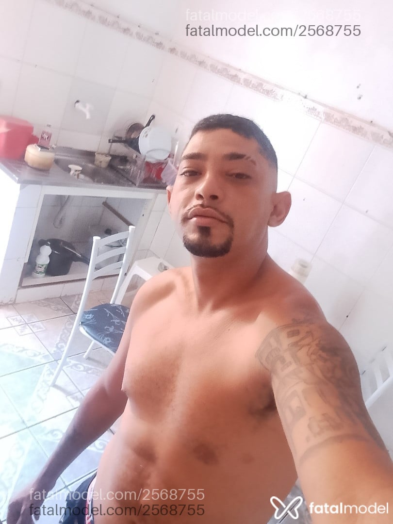 Acompanhante homem com cabelo castanho de olhos castanhos - Rachii Acompanhante homem com cabelo castanho de olhos castanhos - Rachii