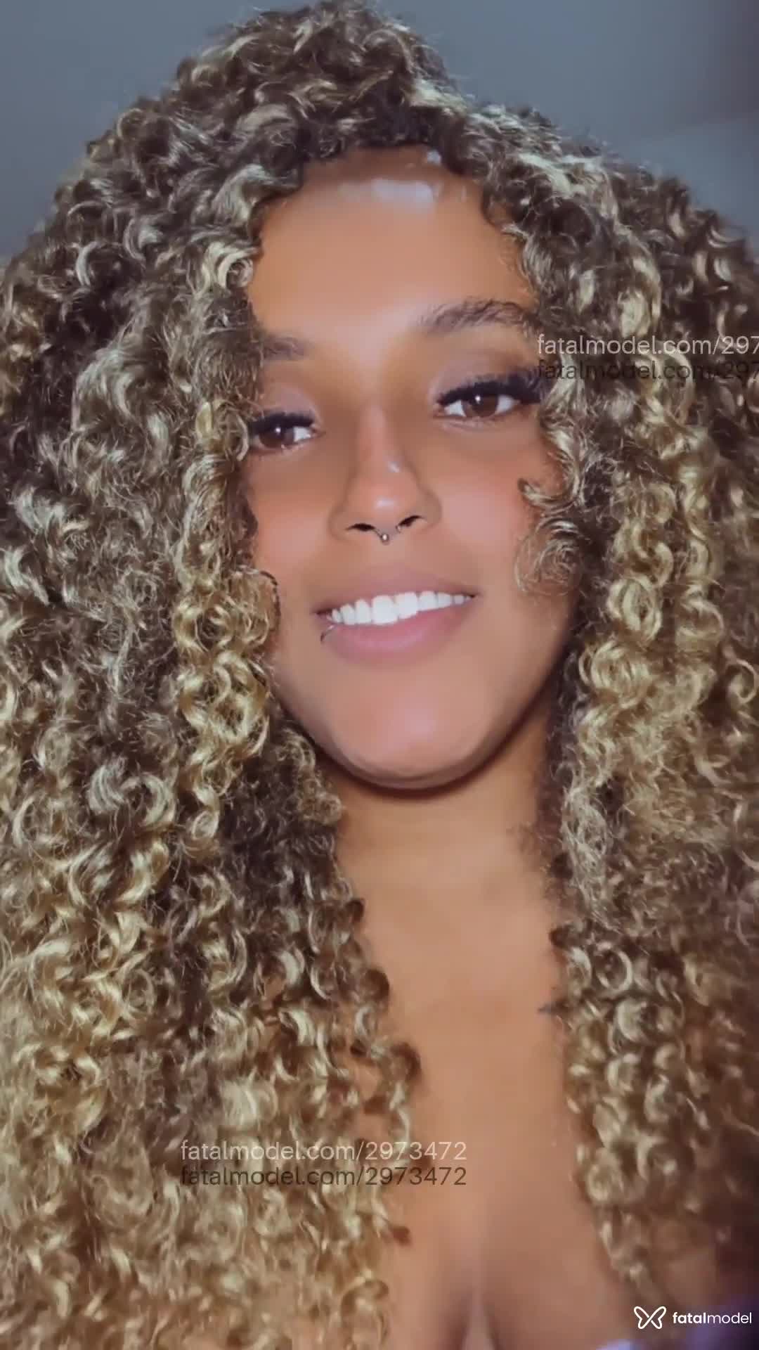 Acompanhante mulher loira (o) de olhos castanhos em Virtual - Lis Vieira