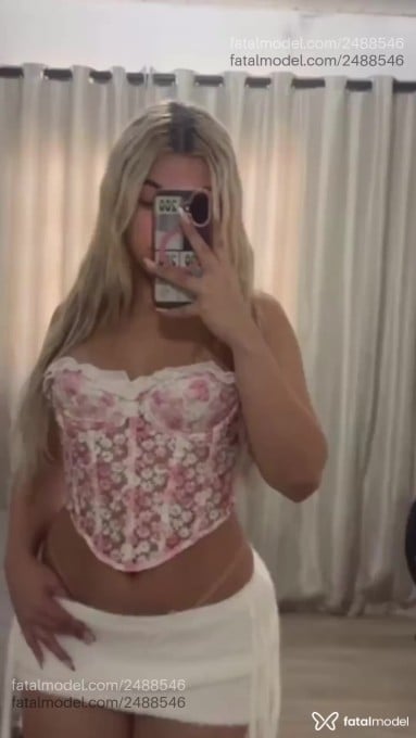 Acompanhante mulher com cabelo castanho de olhos castanhos em Balneário Camboriú - Bruna Urachi