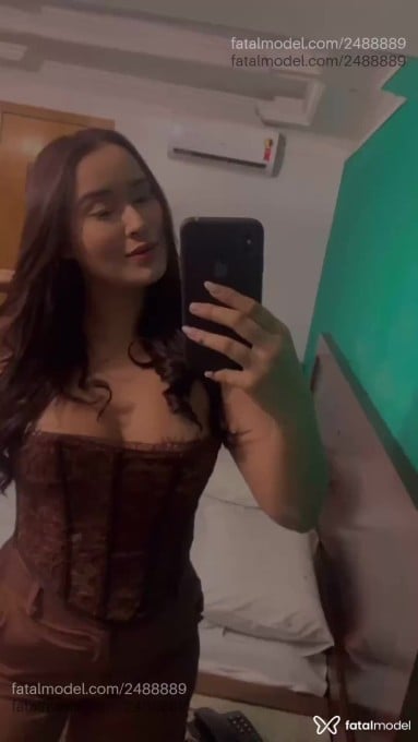 Acompanhante mulher morena (o) de olhos pretos em Goiânia Acompanhante mulher morena (o) de olhos pretos em Goiânia - Juliana Ju