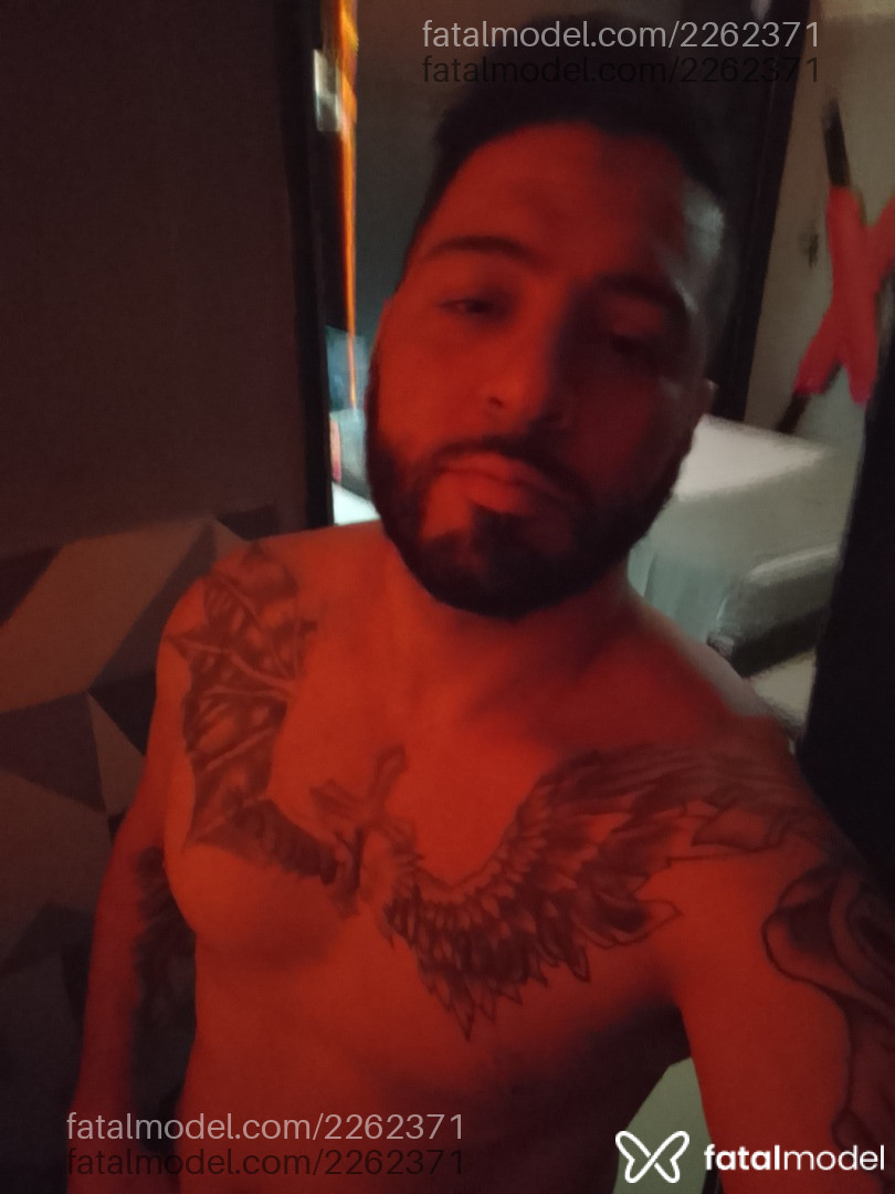 Acompanhante homem com cabelo castanho de olhos verdes em São Paulo - Mizuno