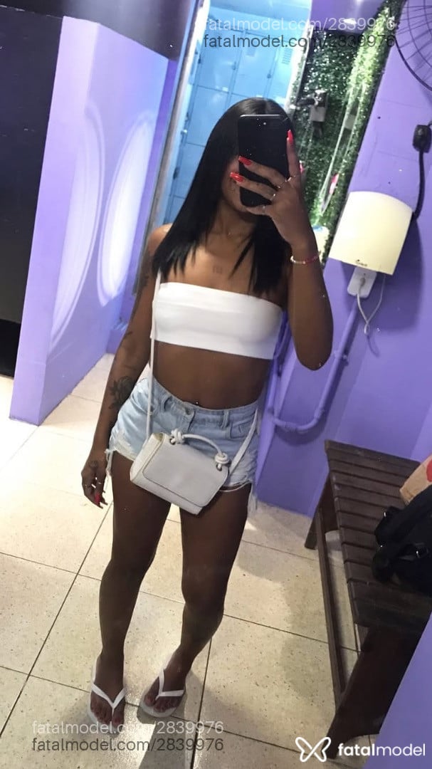 Acompanhante mulher morena (o) de olhos castanhos em Rio de Janeiro Acompanhante mulher morena (o) de olhos castanhos em Rio de Janeiro - Morena