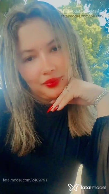 Acompanhante mulher com cabelo colorido de olhos castanhos em Monte Alto Acompanhante mulher com cabelo colorido de olhos castanhos em Monte Alto - Tauane