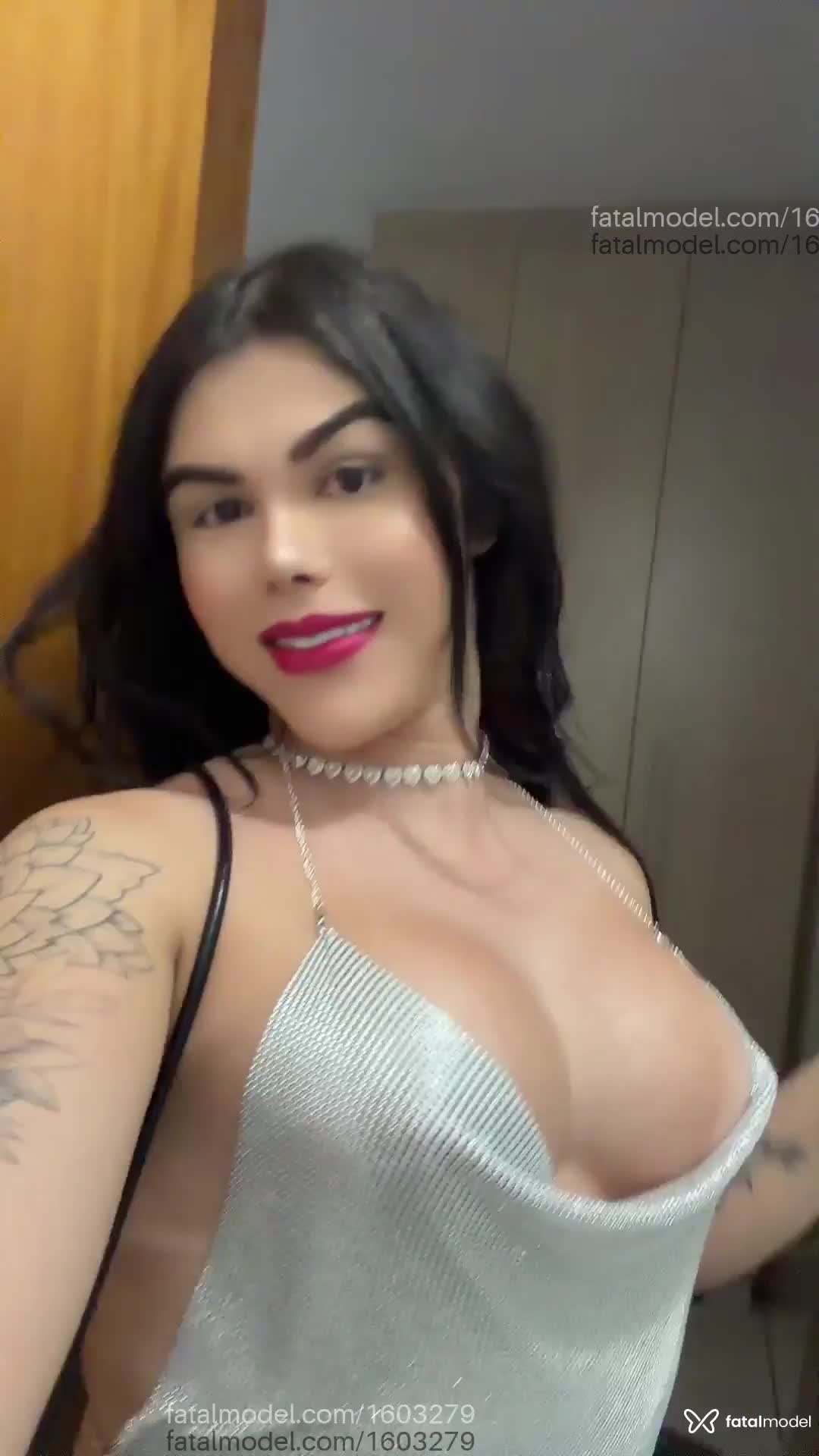 Acompanhante mulher trans com cabelo castanho de olhos castanhos em Ribeirão Preto - Danni Baruque