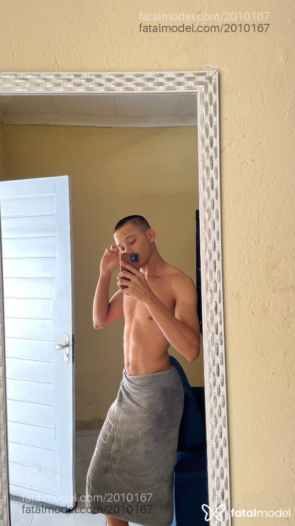 Acompanhante homem com cabelo castanho de olhos verdes em Virtual - Eduzinho