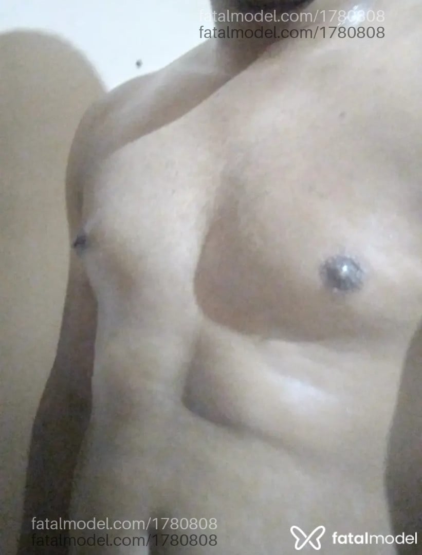 Acompanhante homem morena (o) de olhos castanhos em Cacoal Acompanhante homem morena (o) de olhos castanhos em Cacoal - Edu
