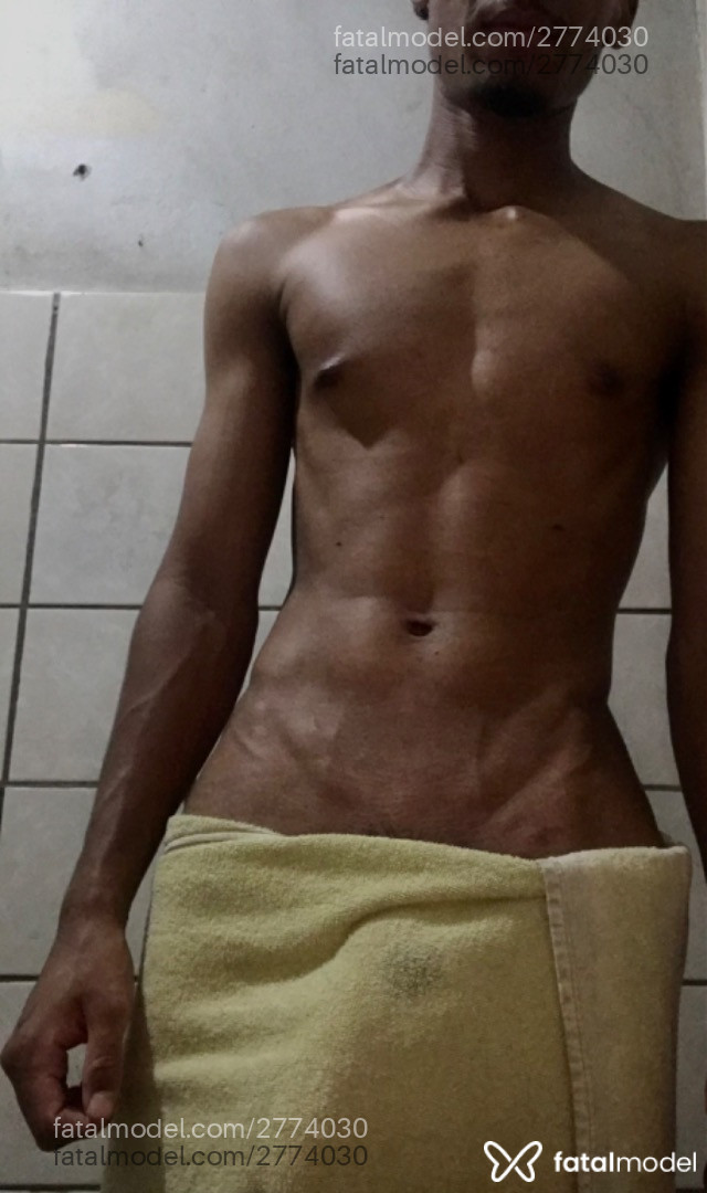 Acompanhante homem morena (o) de olhos pretos em Santiago Acompanhante homem morena (o) de olhos pretos em Santiago - Thmoreno