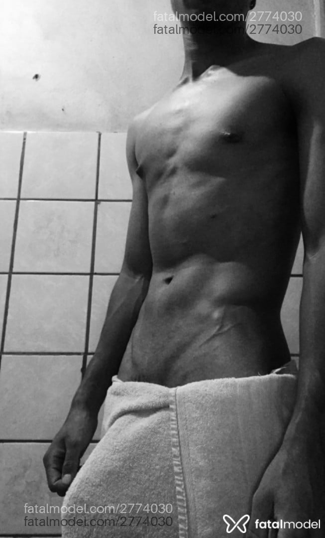 Acompanhante homem morena (o) de olhos pretos em Santiago Acompanhante homem morena (o) de olhos pretos em Santiago - Thmoreno