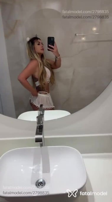 Acompanhante mulher loira (o) de olhos castanhos em Santo André Acompanhante mulher loira (o) de olhos castanhos em Santo André - Mirella