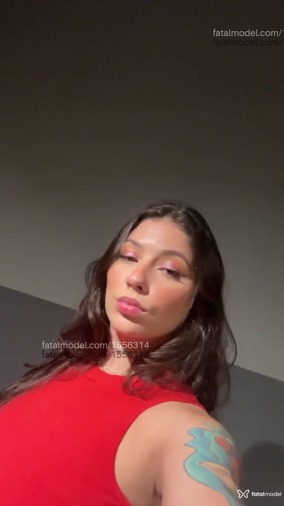 Acompanhante mulher com cabelo castanho de olhos castanhos - Melissa Salles Acompanhante mulher com cabelo castanho de olhos castanhos - Melissa Salles