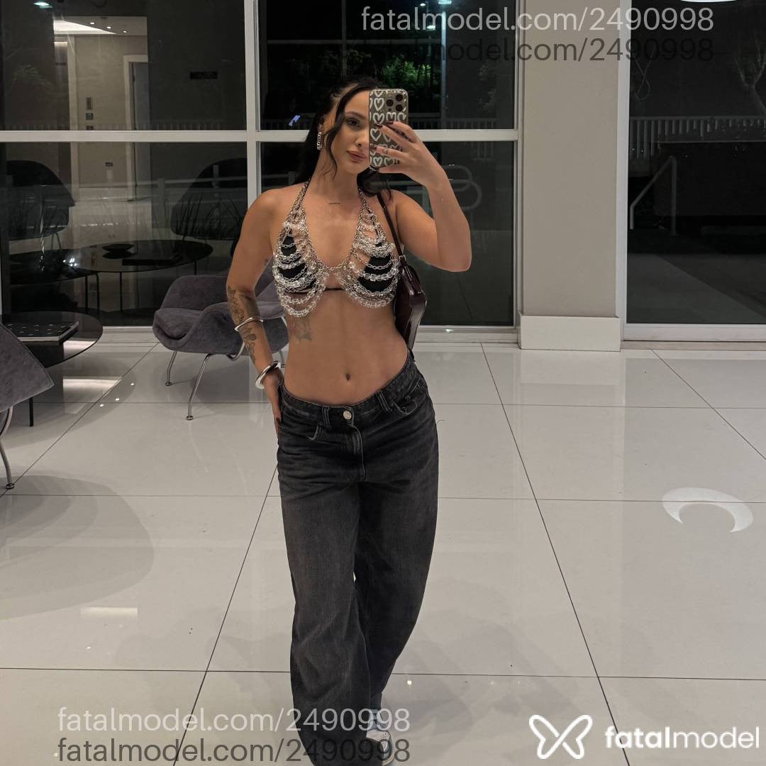Acompanhante mulher com cabelo castanho de olhos pretos em São Paulo - Clara Lopes
