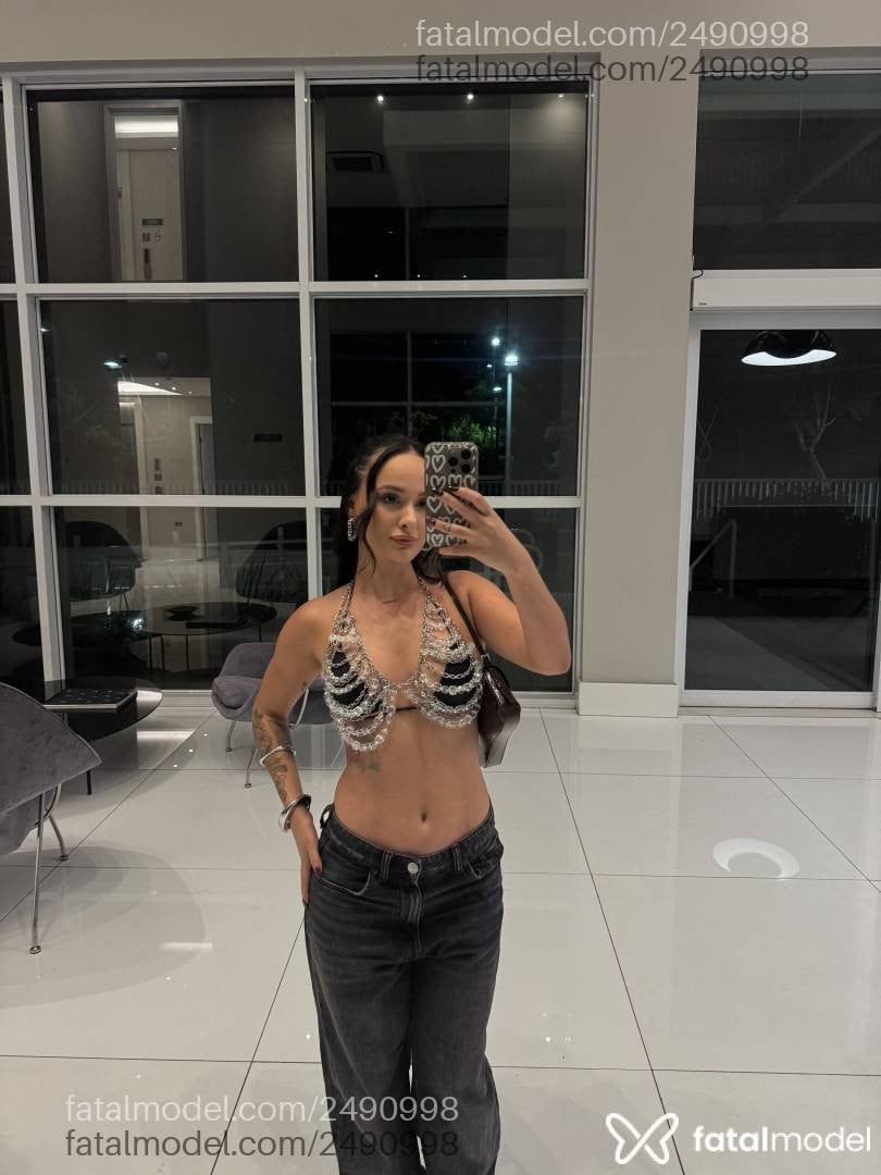 Acompanhante mulher com cabelo castanho de olhos pretos em São Paulo - Clara Lopes