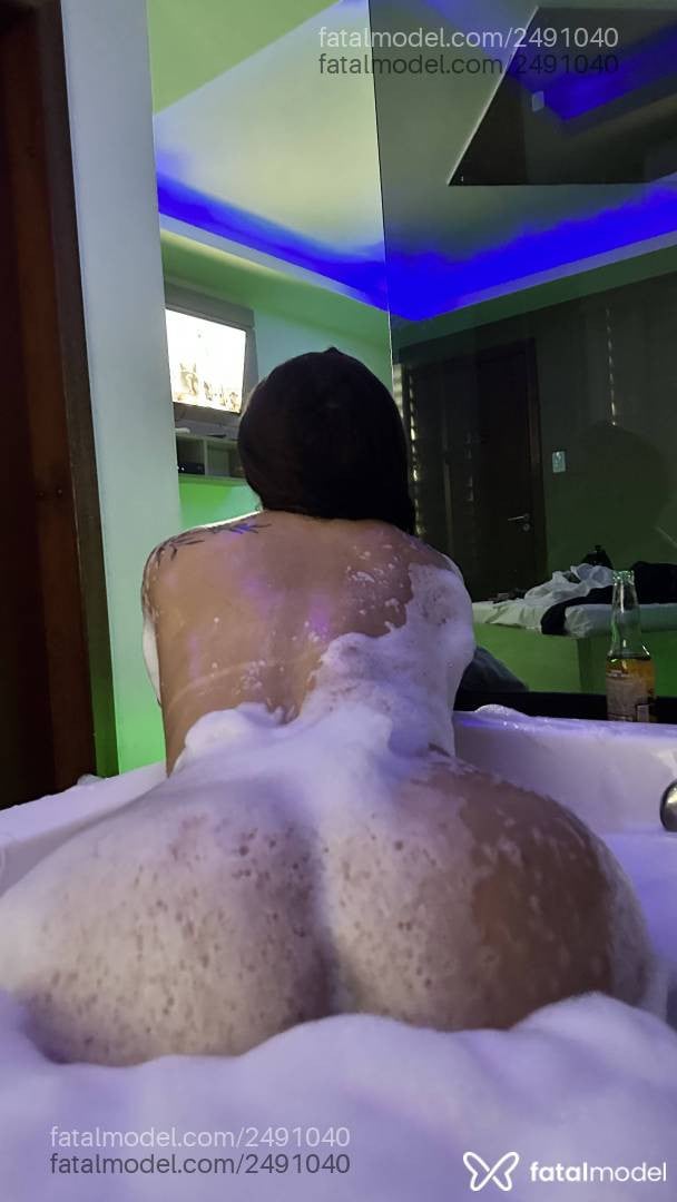 Acompanhante mulher com cabelo castanho de olhos castanhos - Bruna