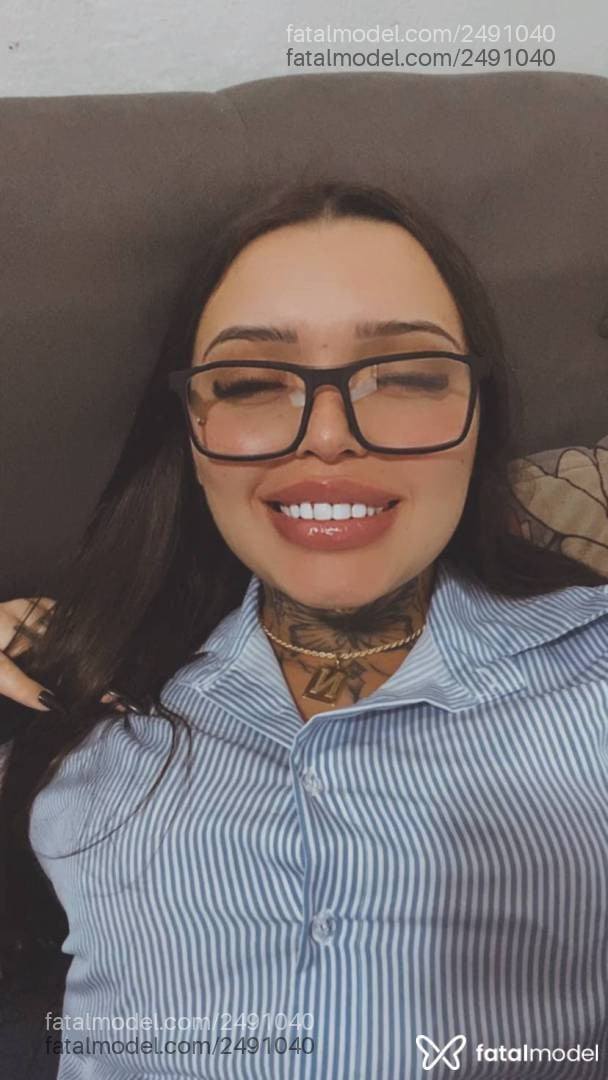 Acompanhante mulher com cabelo castanho de olhos castanhos - Bruna