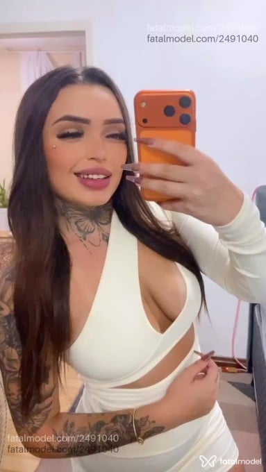 Acompanhante mulher com cabelo castanho de olhos castanhos em Pelotas - Bruna