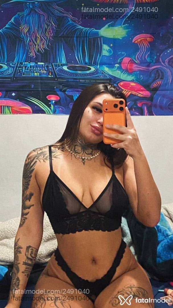 Acompanhante mulher com cabelo castanho de olhos castanhos - Bruna