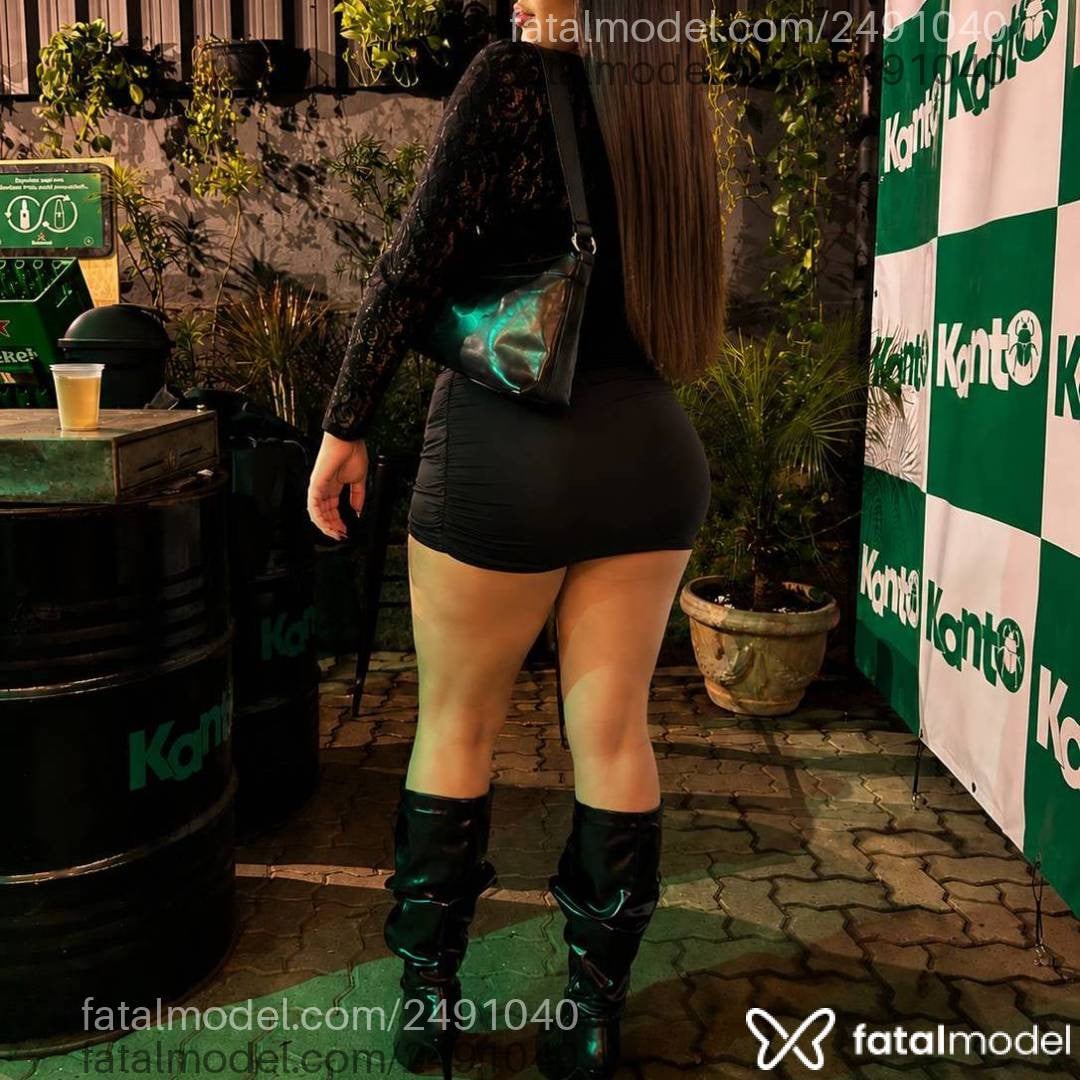 Acompanhante mulher com cabelo castanho de olhos castanhos - Bruna