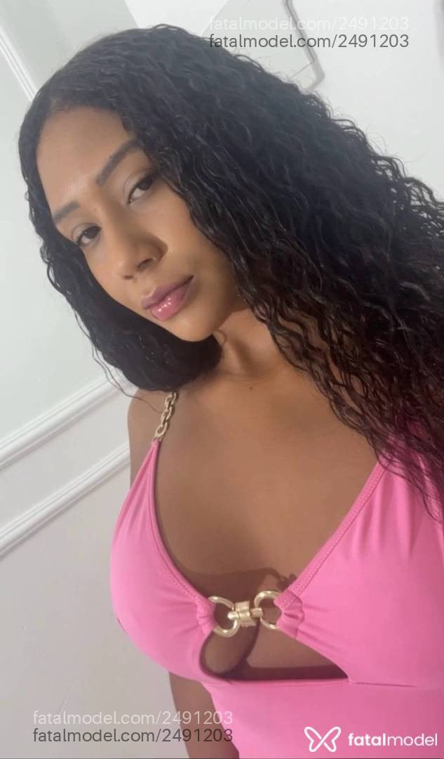 Acompanhante mulher morena (o) de olhos pretos - Bella