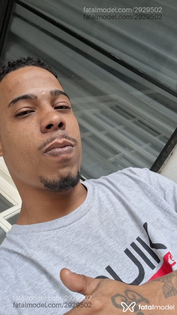 Acompanhante homem morena (o) de olhos castanhos - Lanbahiano Acompanhante homem morena (o) de olhos castanhos - Lanbahiano