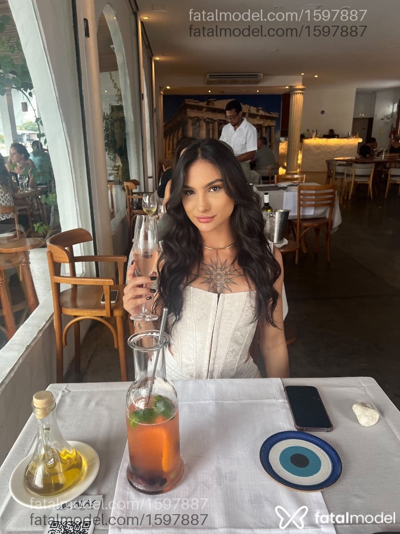 Acompanhante mulher morena (o) de olhos castanhos em Vitória - Maia Brazen