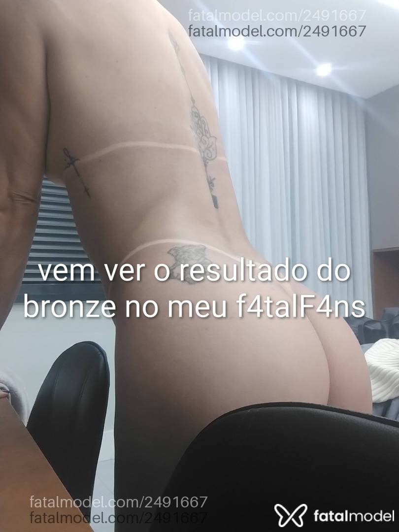 Acompanhante mulher loira (o) de olhos castanhos - Julia Becker
