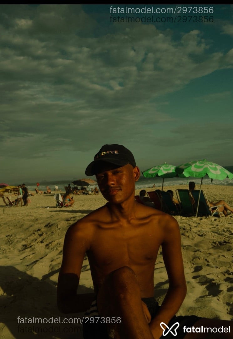 Acompanhante homem morena (o) de olhos castanhos em Rio de Janeiro - Leandro