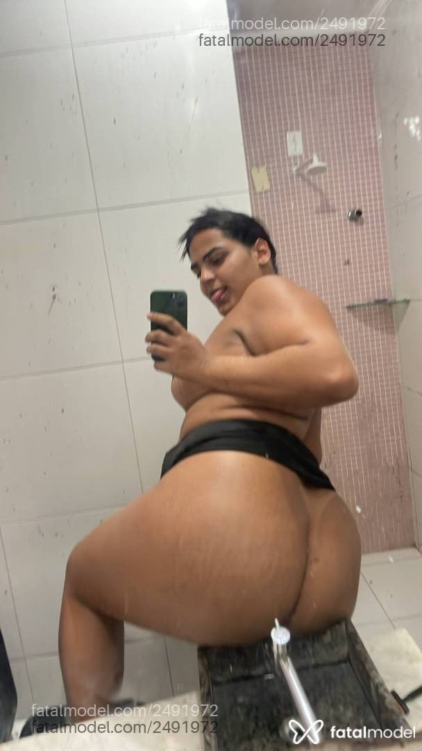 Acompanhante mulher trans morena (o) de olhos pretos - Gleyce Lima