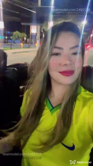 Acompanhante mulher loira (o) de olhos castanhos - Safira Acompanhante mulher loira (o) de olhos castanhos - Safira