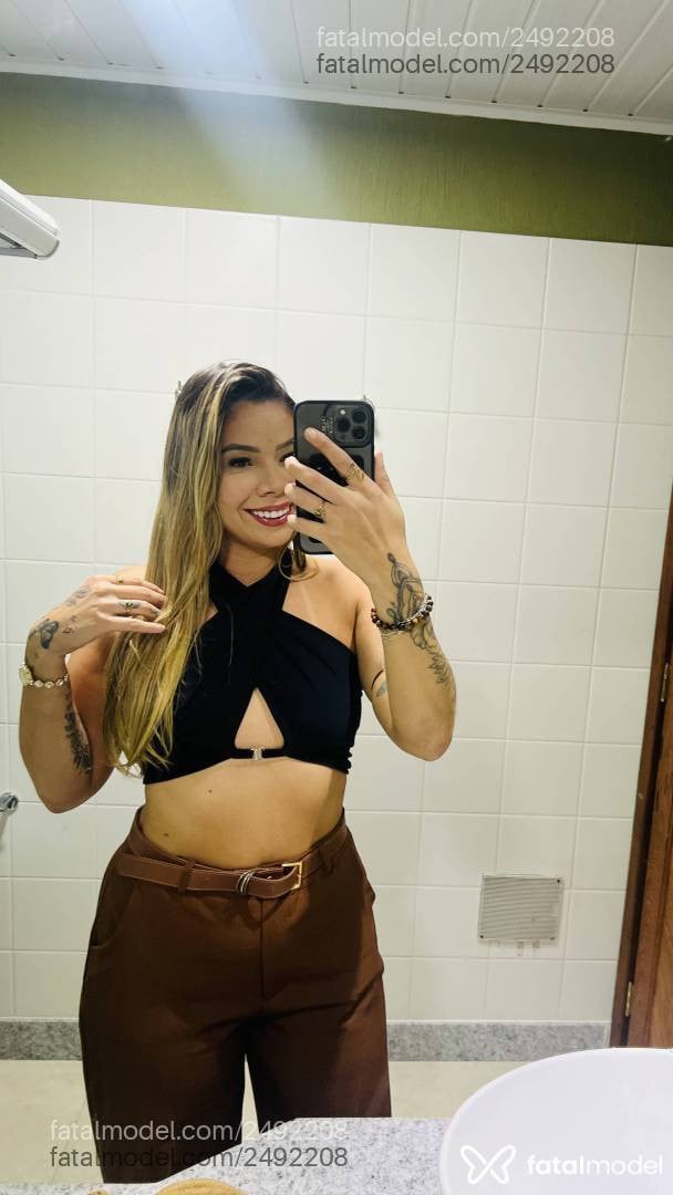 Acompanhante mulher loira (o) de olhos castanhos em Armação dos Búzios - Safira