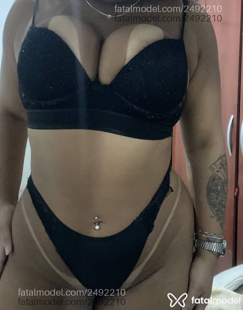 Acompanhante mulher loira (o) de olhos castanhos - Luiza