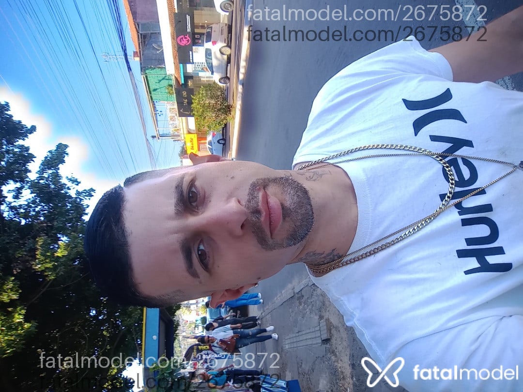 Acompanhante homem com cabelo castanho de olhos mel em Viamão - Guilherme