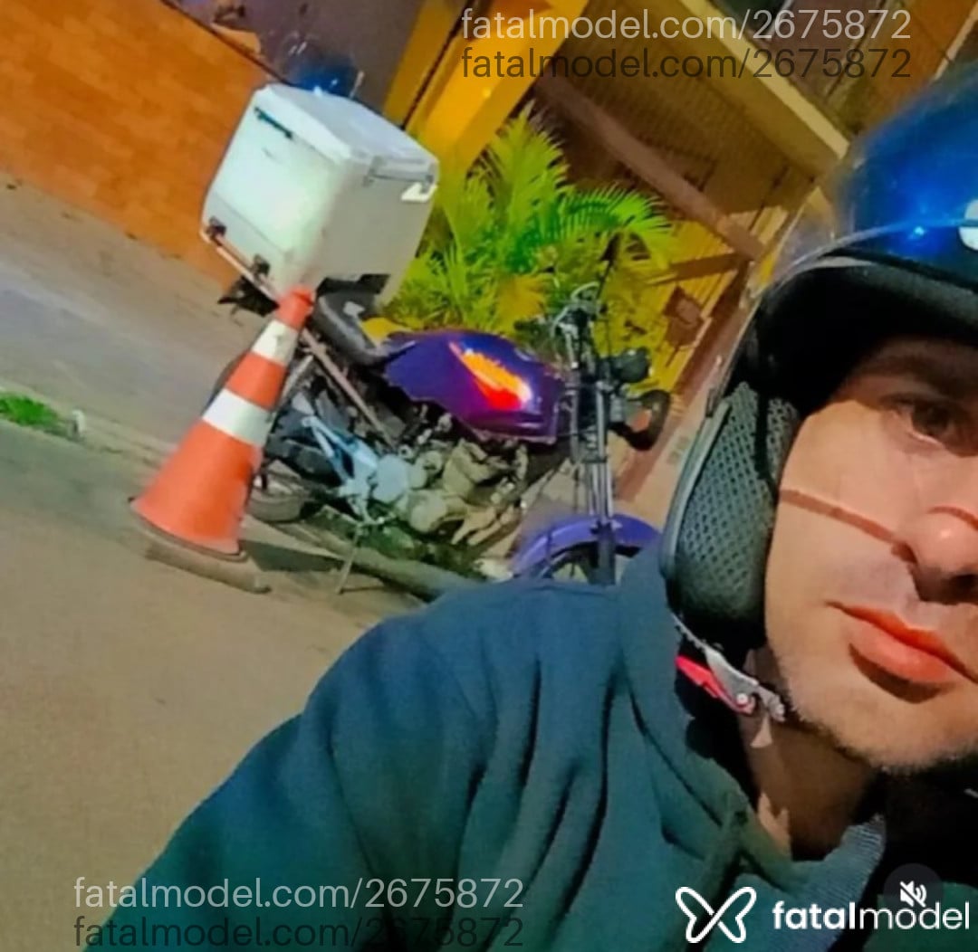 Acompanhante homem com cabelo castanho de olhos mel em Viamão - Guilherme