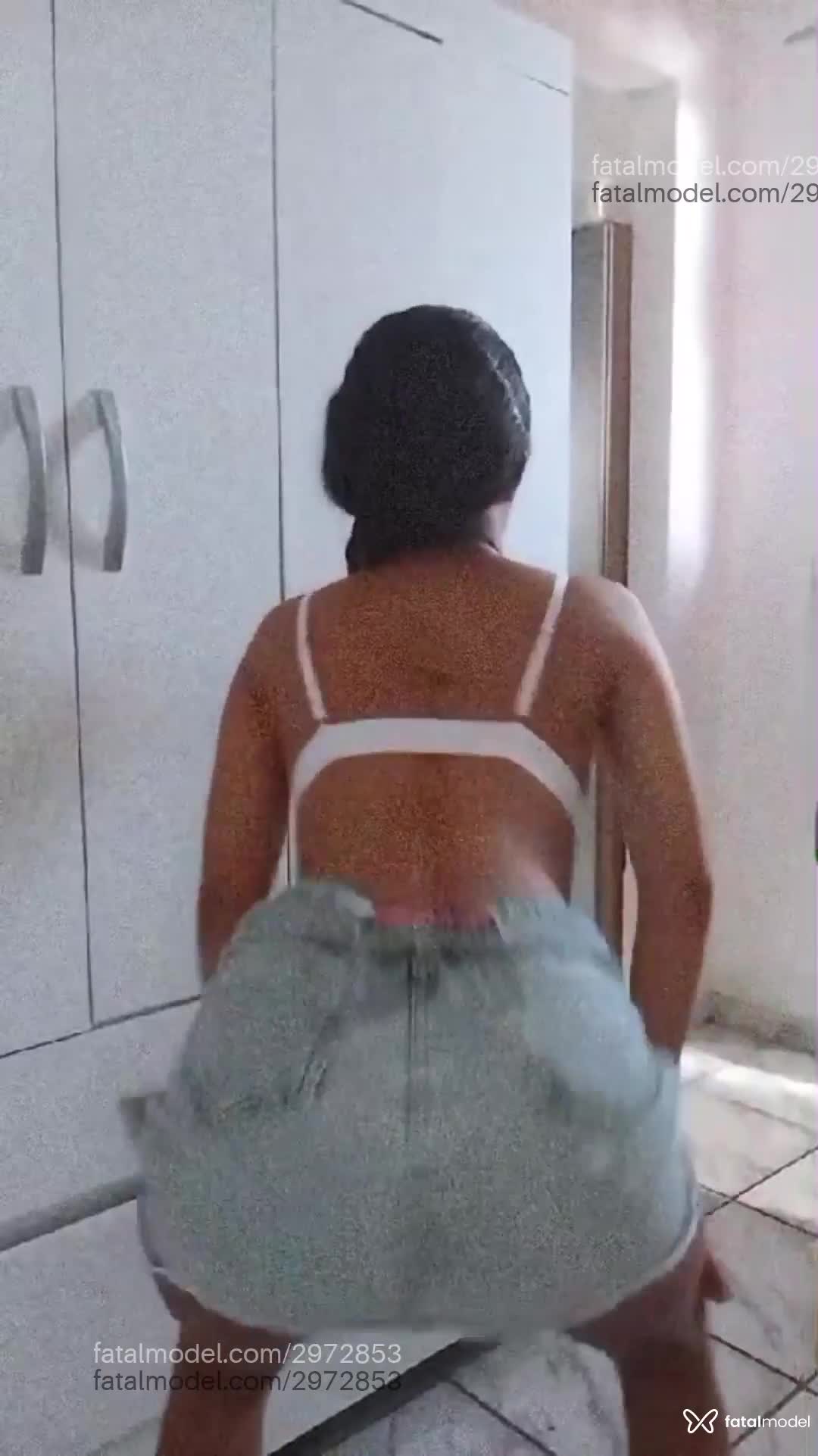Acompanhante mulher morena (o) de olhos castanhos em Virtual Acompanhante mulher morena (o) de olhos castanhos em Virtual - Allyne
