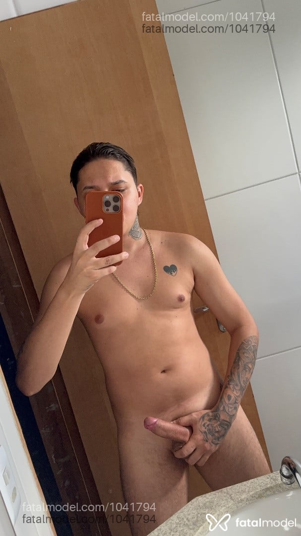 Acompanhante homem com cabelo castanho de olhos castanhos - Pedro Rabelo