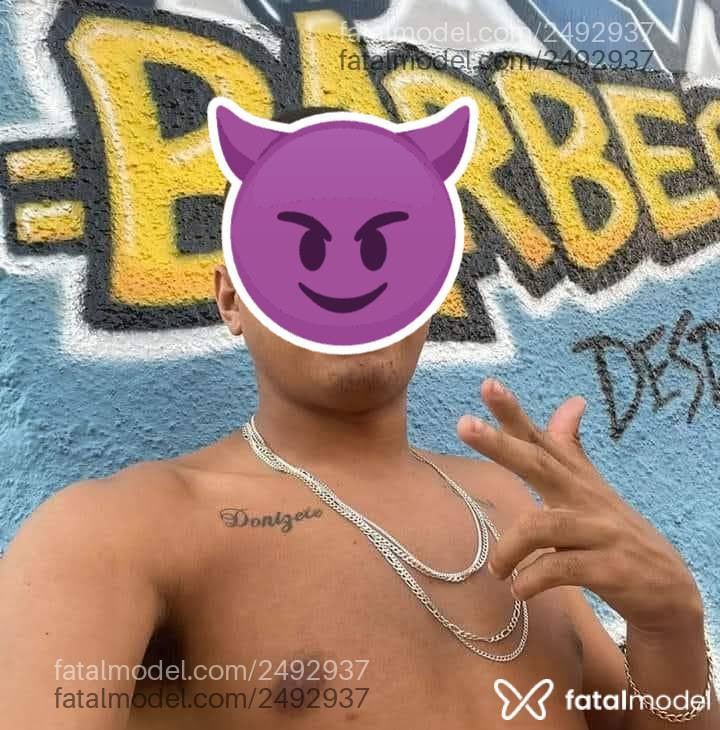 Acompanhante homem com cabelo castanho de olhos verdes - Eliézer Acompanhante homem com cabelo castanho de olhos verdes - Eliézer