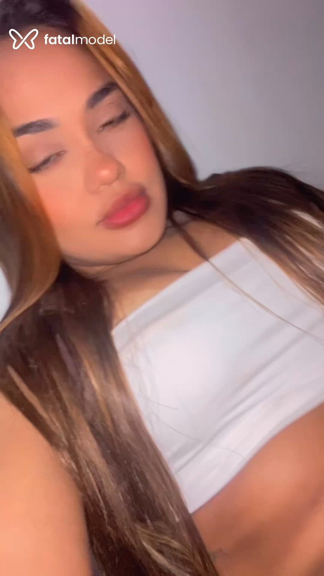 Acompanhante mulher morena (o) de olhos pretos - Lais Acompanhante mulher morena (o) de olhos pretos - Lais