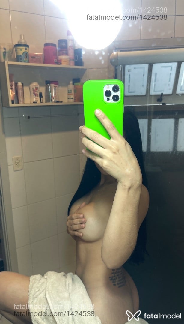 Acompanhante mulher morena (o) de olhos castanhos em Passo Fundo - Mia Ferrari