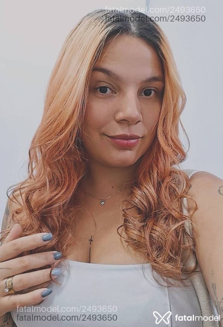 Acompanhante mulher ruiva (o) de olhos castanhos - Virgínia Fiuza
