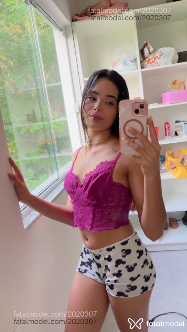 Acompanhante mulher com cabelo castanho de olhos castanhos em Florianópolis - Larissa