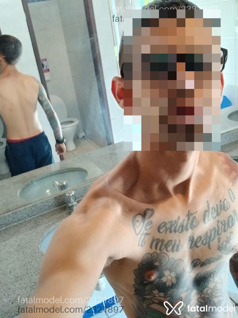 Acompanhante homem com cabelo castanho de olhos verdes em Porto Belo - Privado