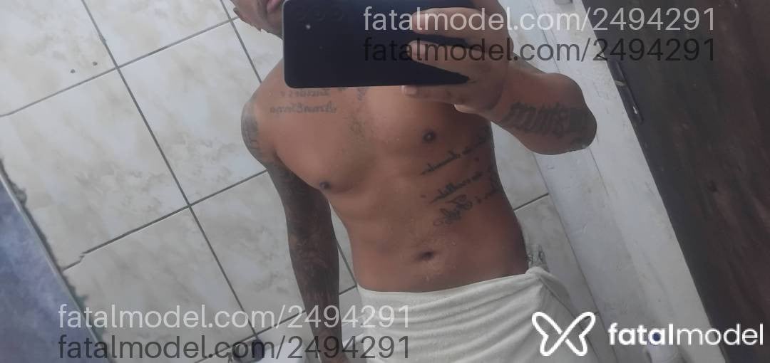 Acompanhante homem morena (o) de olhos castanhos em Araraquara - Preto