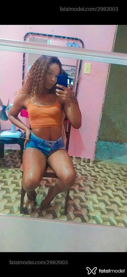 Acompanhante não-binário morena (o) de olhos castanhos em Belford Roxo - Vitória