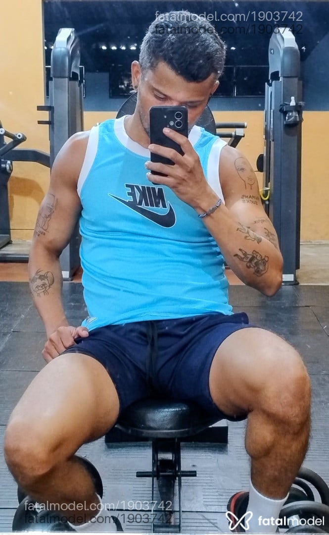 Acompanhante homem morena (o) de olhos pretos - Lucas Silva Acompanhante homem morena (o) de olhos pretos - Lucas Silva
