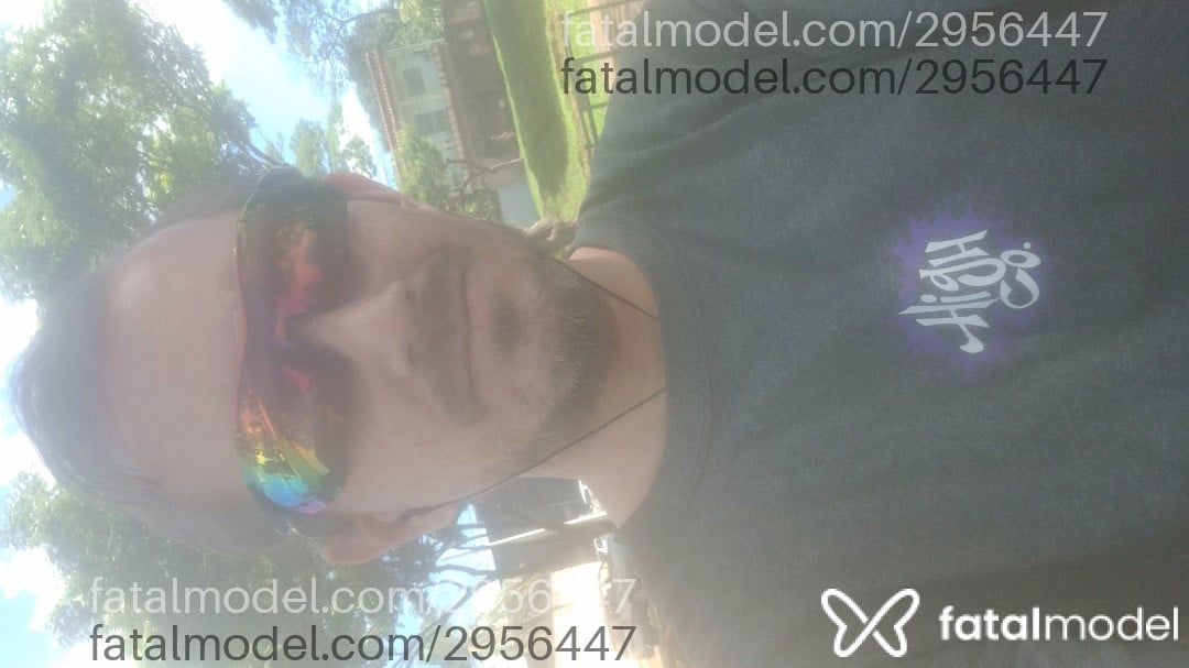 Acompanhante homem com cabelo castanho de olhos azuis em Goiânia - Dinos