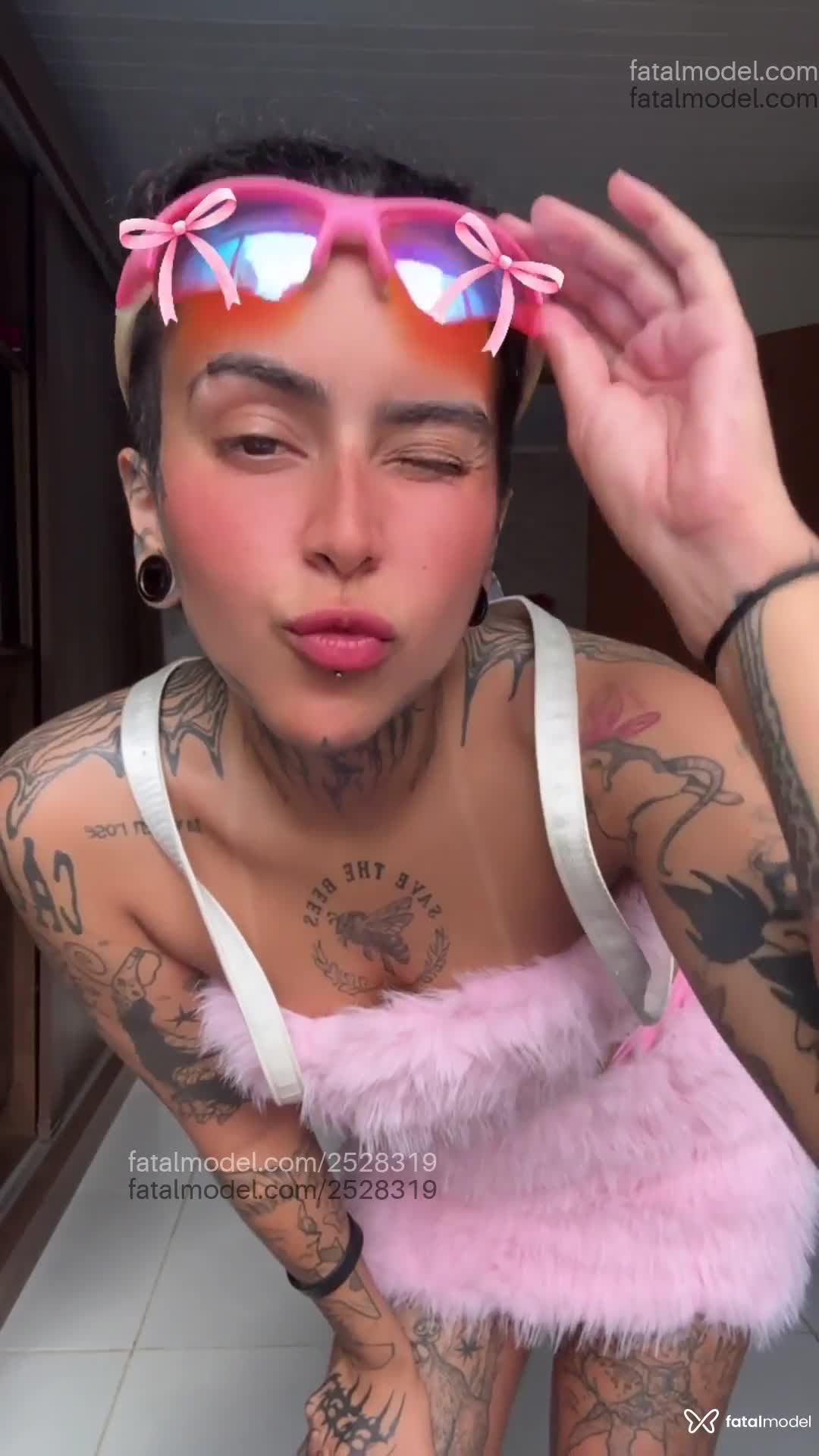Acompanhante mulher morena (o) de olhos castanhos - Bruna