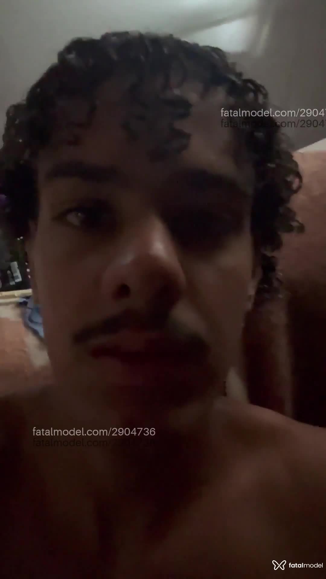 Acompanhante homem com cabelo castanho de olhos castanhos em Virtual Acompanhante homem com cabelo castanho de olhos castanhos em Virtual - Bielzim